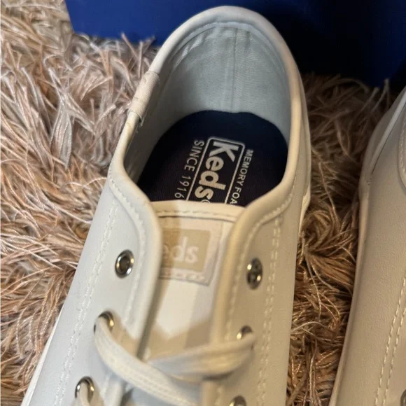 Keds Kickstart Leather Lace-up.  Youth 4 - Picture 3 of 6